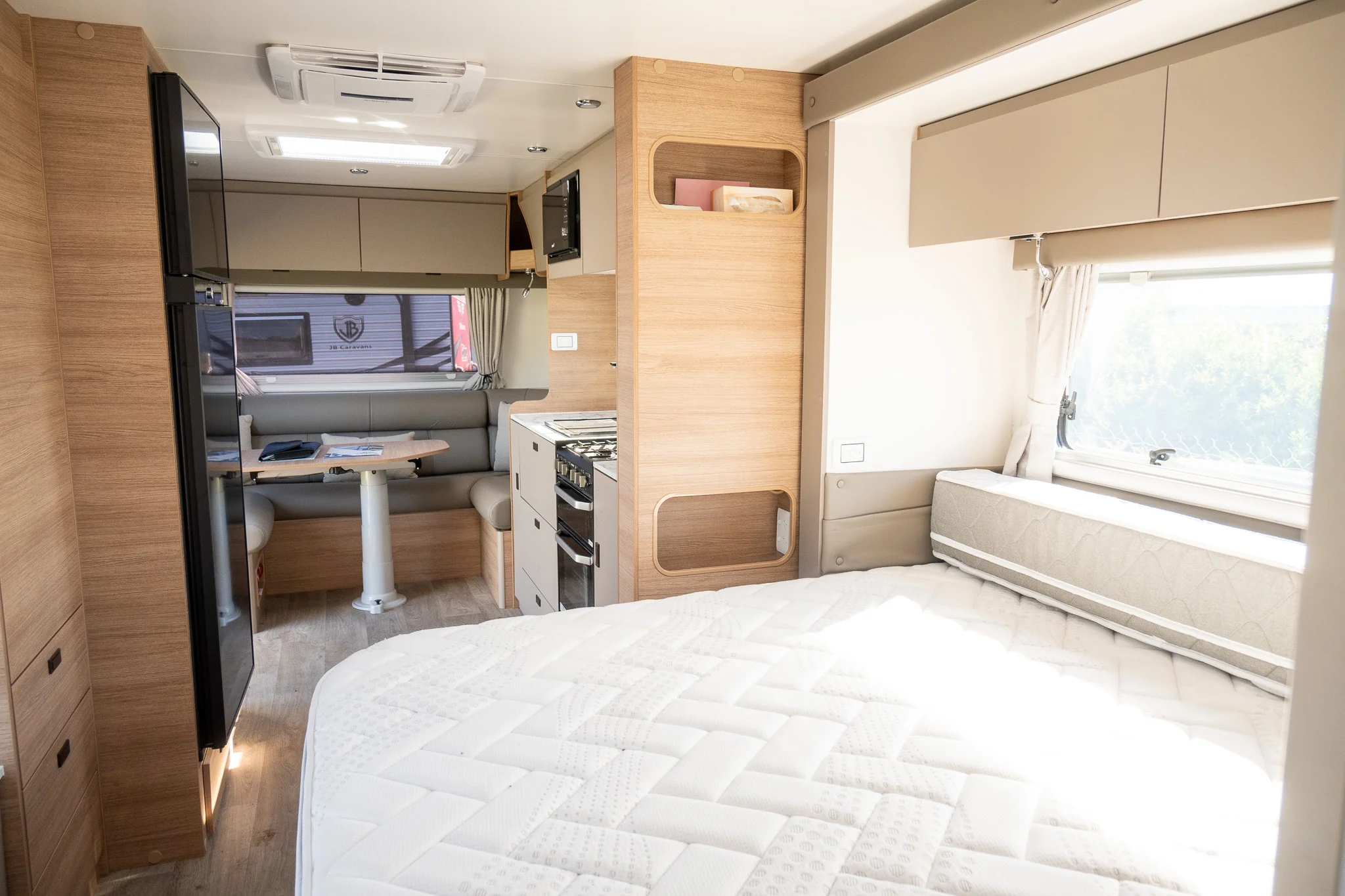 2024 Jayco Silverline 21'6" - Image 15